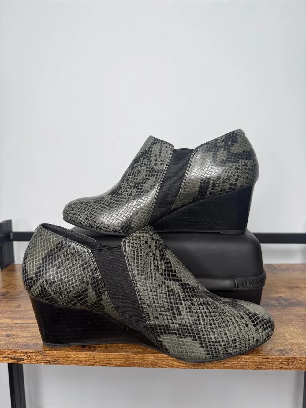 Vionic Stanton Wedge Slip-On Booties in Grey Snake Print Size 9